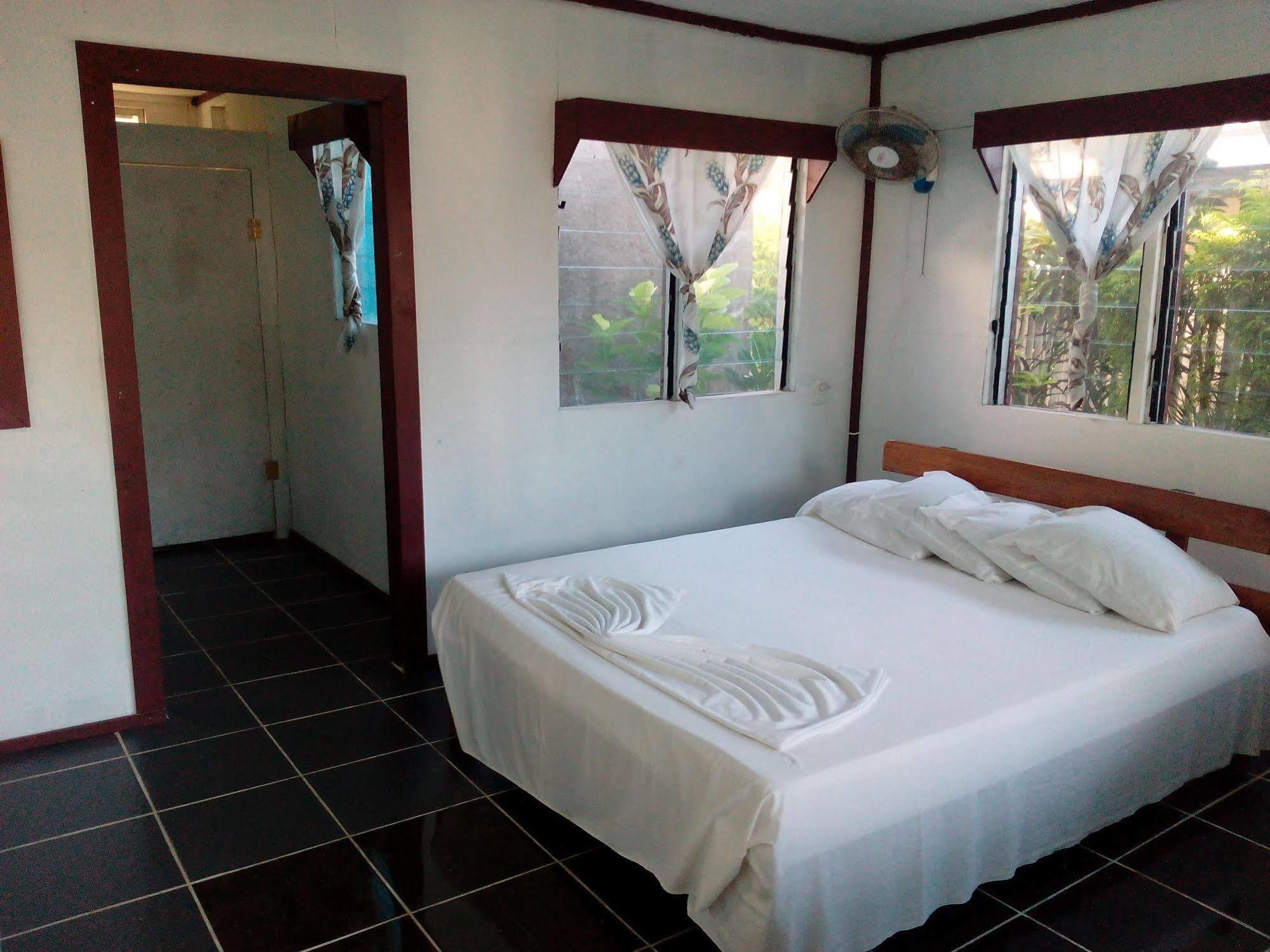 Hotel Vacations Beach Fale Manase Exterior foto